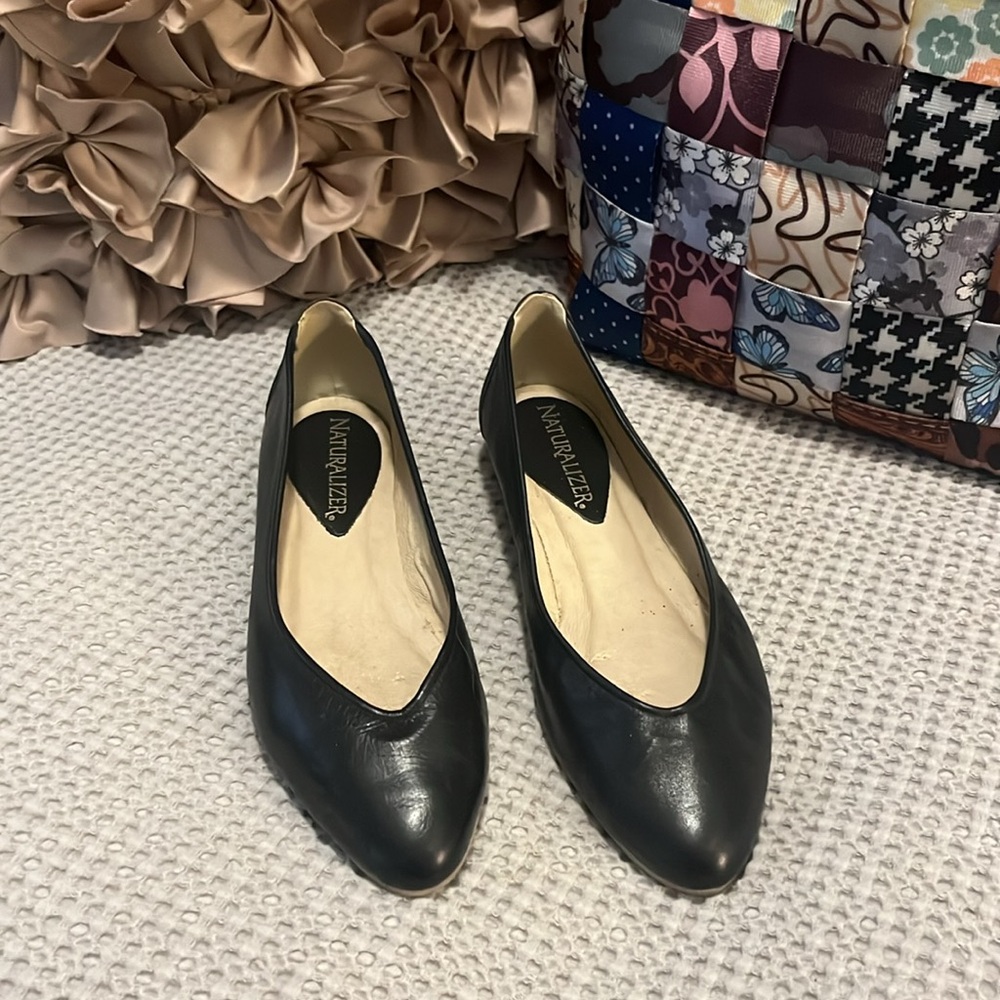 NATURALIZER Women’s Black Leather Low Wedge Heel Slip On Pointy Pump Shoes 7